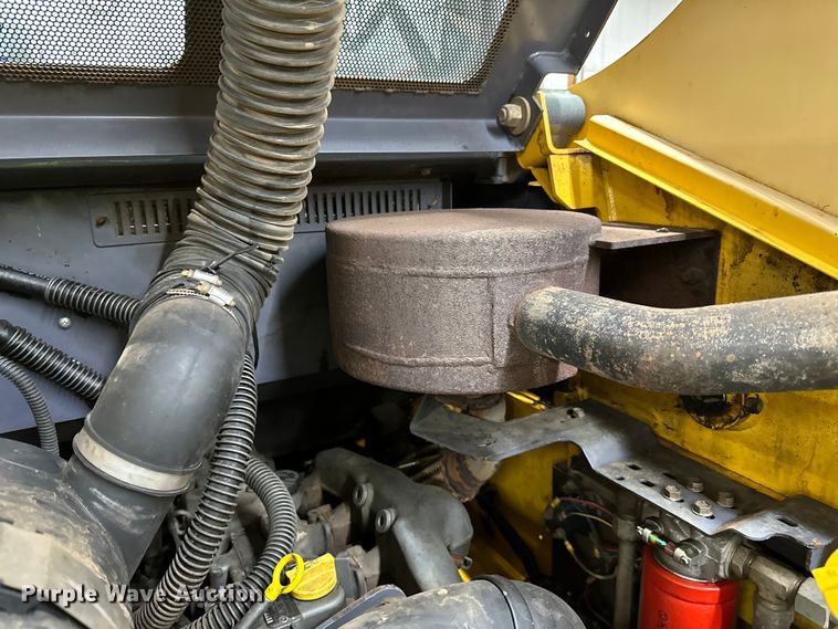 image for item DO3226 2008 Gehl 5640 skid steer loader