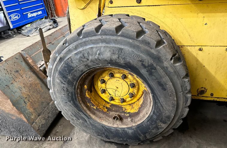 image for item DO3226 2008 Gehl 5640 skid steer loader