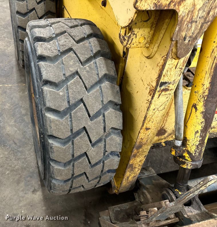 image for item DO3226 2008 Gehl 5640 skid steer loader