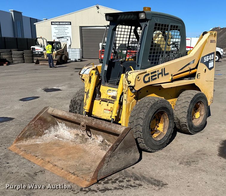 image for item DO3227 2007 Gehl 5640  skid steer loader