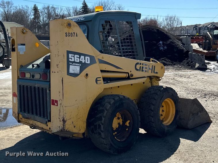 image for item DO3227 2007 Gehl 5640  skid steer loader