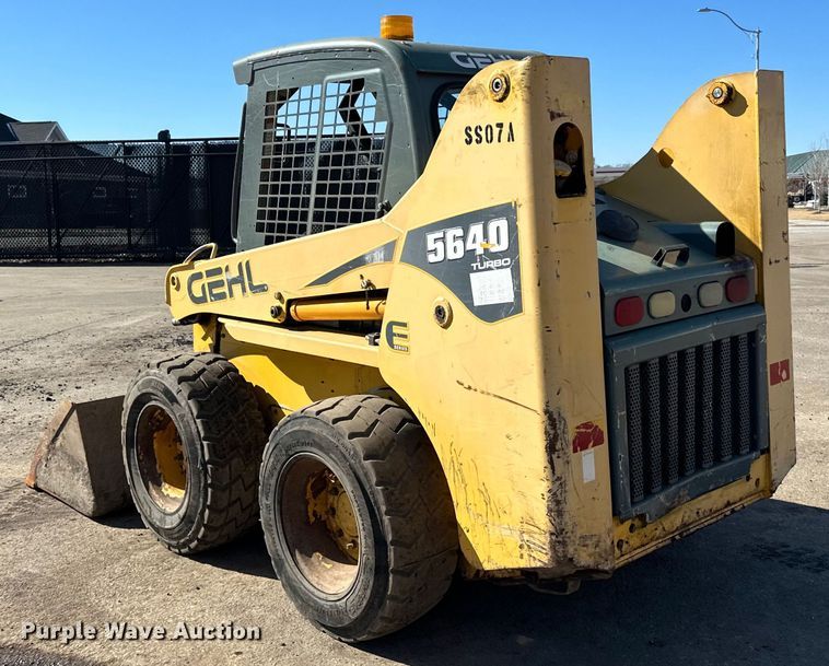 image for item DO3227 2007 Gehl 5640  skid steer loader