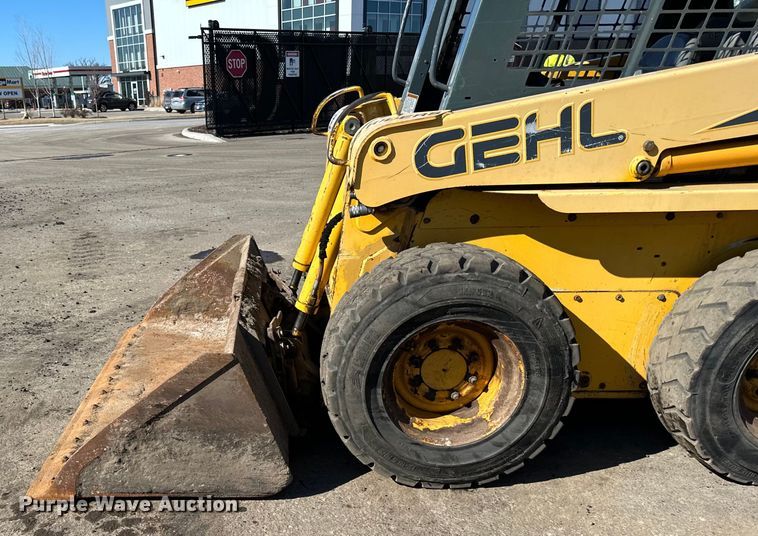 image for item DO3227 2007 Gehl 5640  skid steer loader