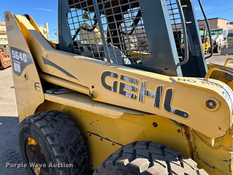 image for item DO3227 2007 Gehl 5640  skid steer loader