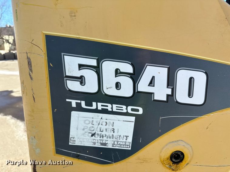 image for item DO3227 2007 Gehl 5640  skid steer loader