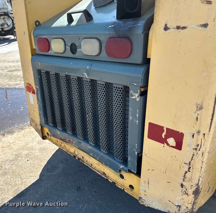 image for item DO3227 2007 Gehl 5640  skid steer loader