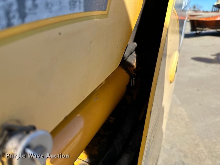 image for item DO3227 2007 Gehl 5640  skid steer loader