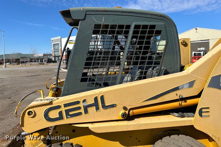 image for item DO3227 2007 Gehl 5640  skid steer loader