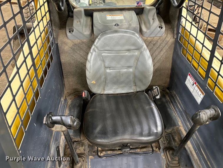 image for item DO3227 2007 Gehl 5640  skid steer loader