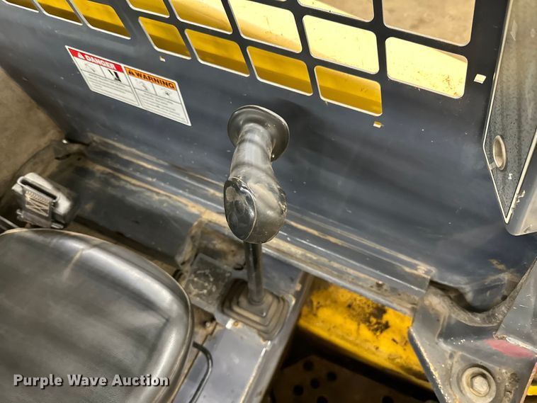 image for item DO3227 2007 Gehl 5640  skid steer loader