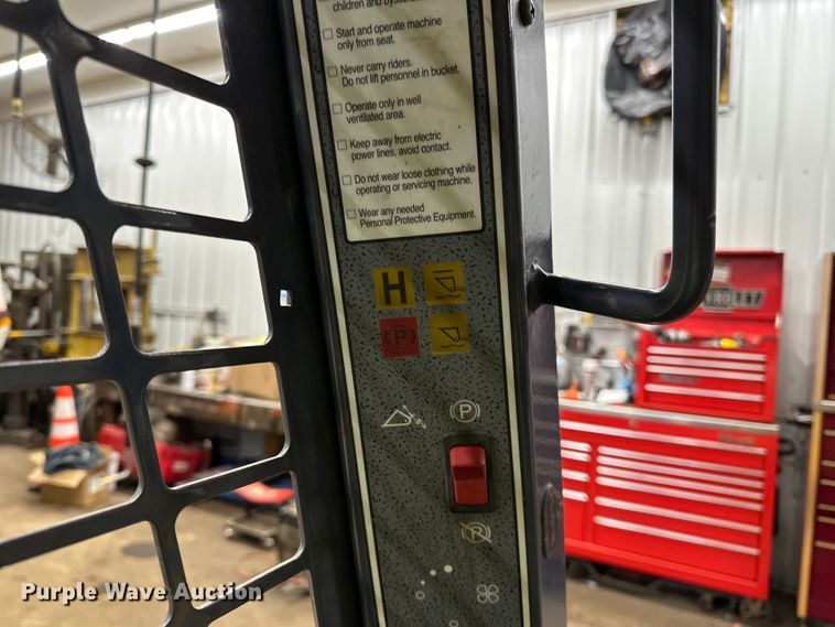 image for item DO3227 2007 Gehl 5640  skid steer loader