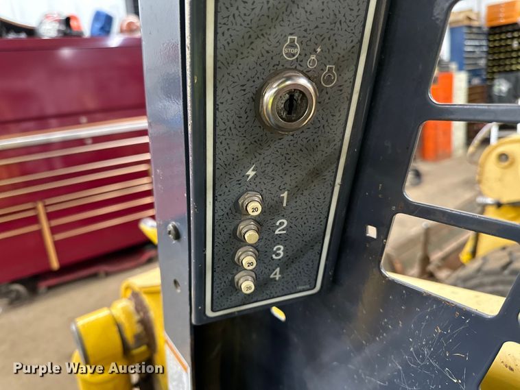 image for item DO3227 2007 Gehl 5640  skid steer loader