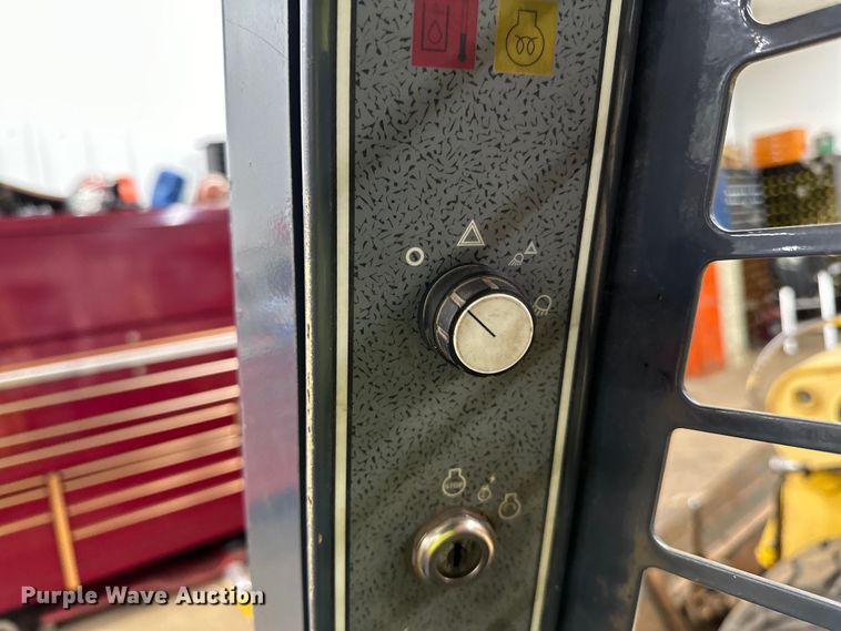 image for item DO3227 2007 Gehl 5640  skid steer loader