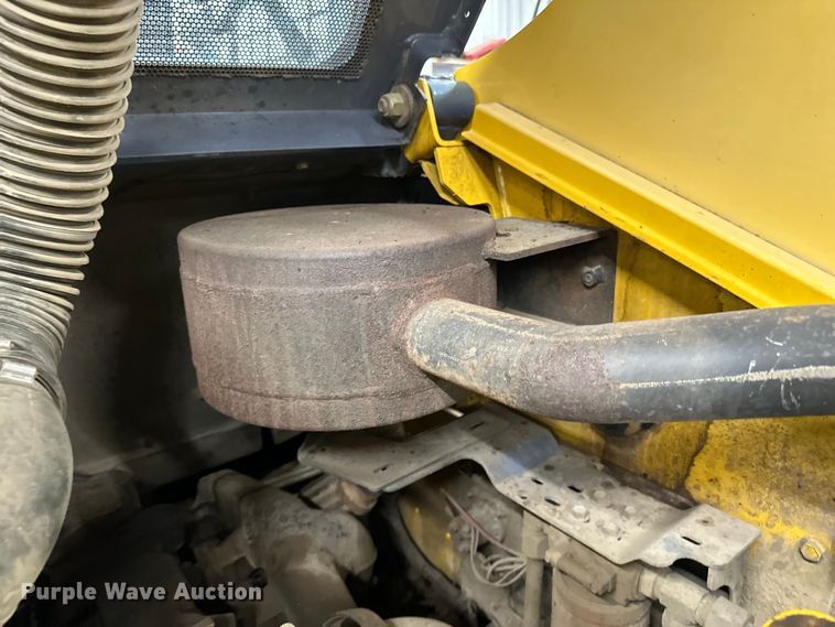 image for item DO3227 2007 Gehl 5640  skid steer loader