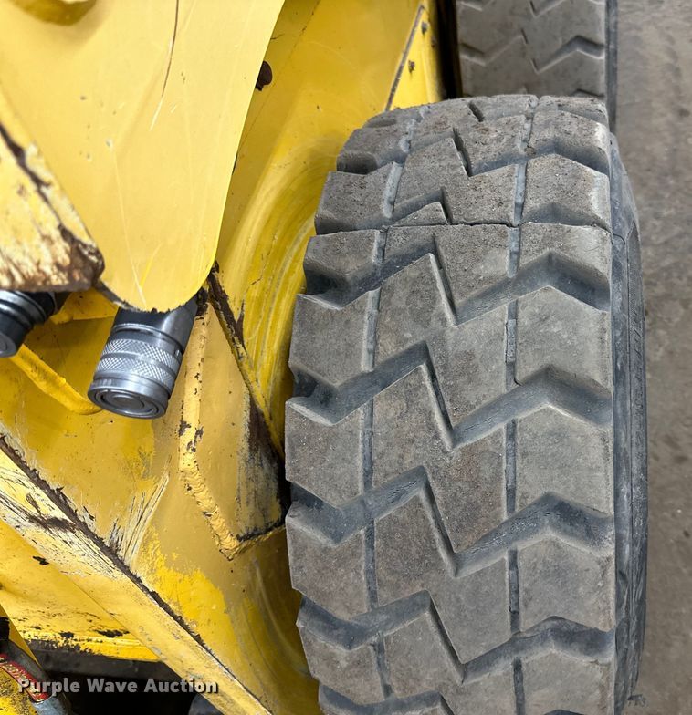 image for item DO3227 2007 Gehl 5640  skid steer loader