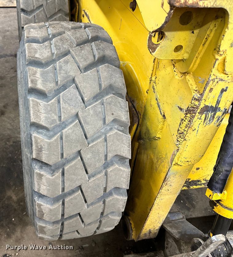 image for item DO3227 2007 Gehl 5640  skid steer loader