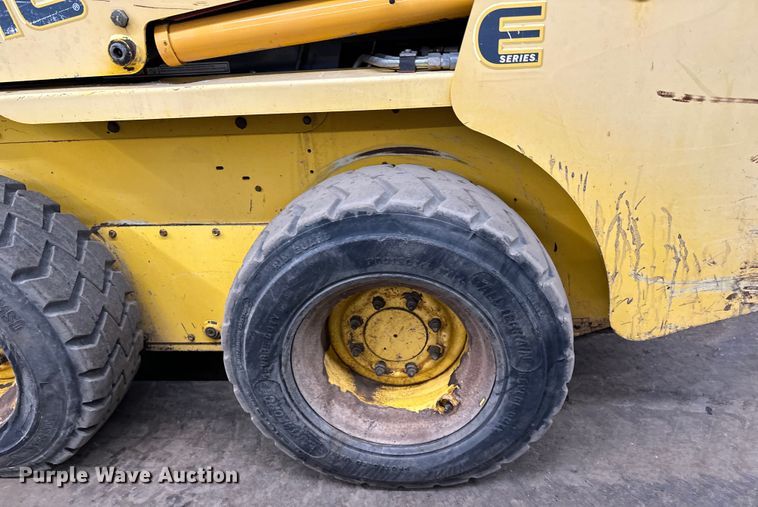 image for item DO3227 2007 Gehl 5640  skid steer loader