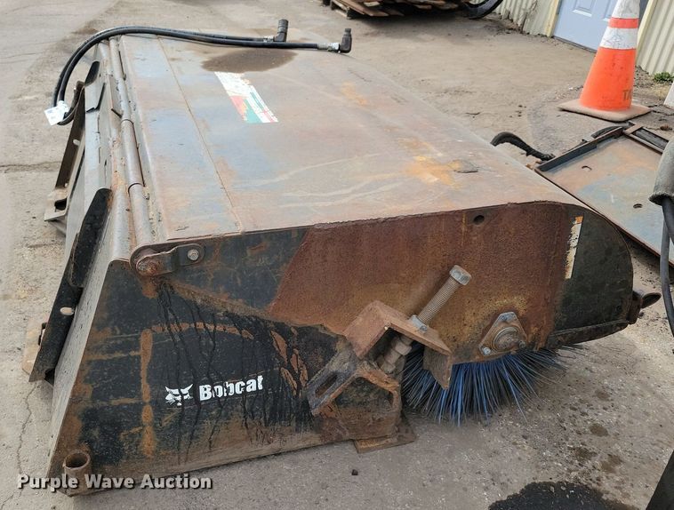 image for item DO3238 2012 Bobcat 72 Sweeper skid steer sweeper