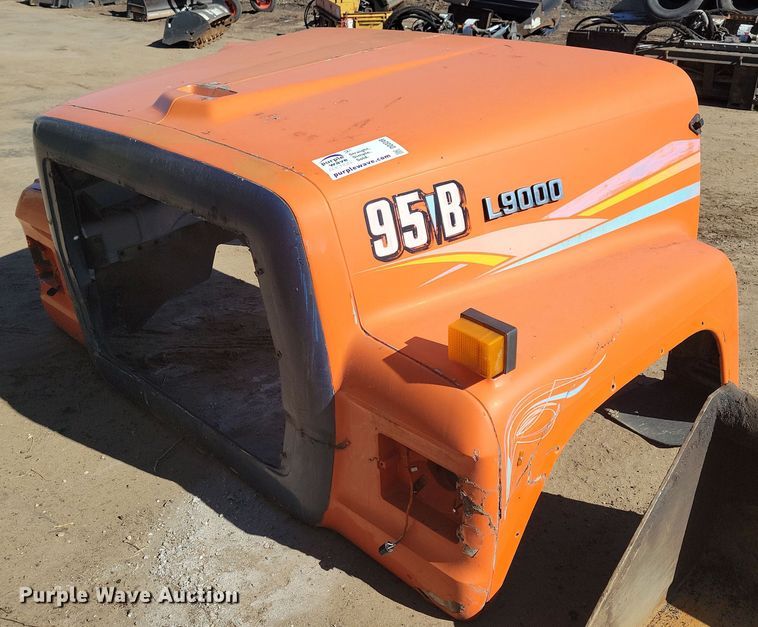 image for item DO3249 Ford  L9000 hood