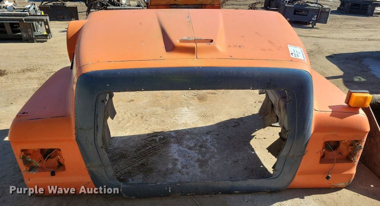image for item DO3249 Ford  L9000 hood