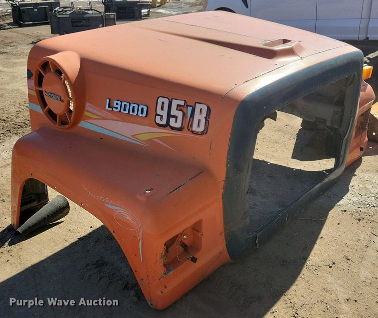 image for item DO3249 Ford  L9000 hood