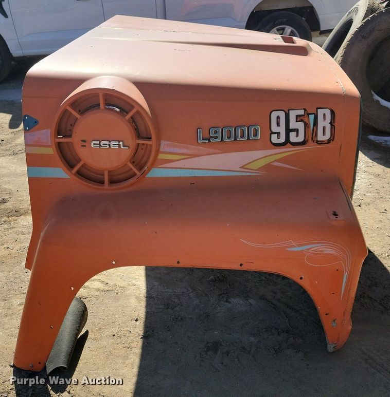 image for item DO3249 Ford  L9000 hood