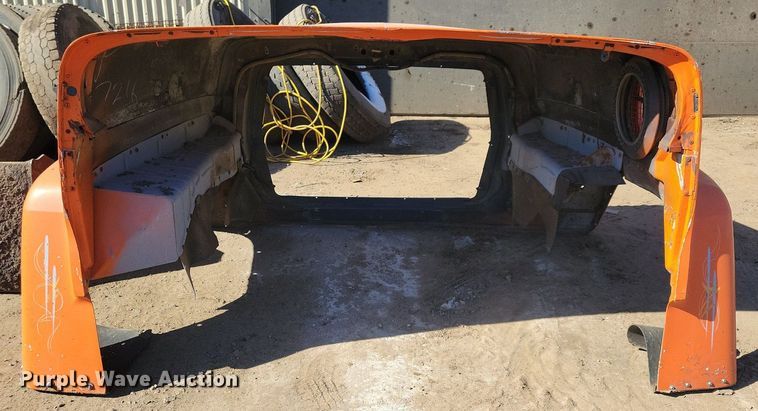 image for item DO3249 Ford  L9000 hood