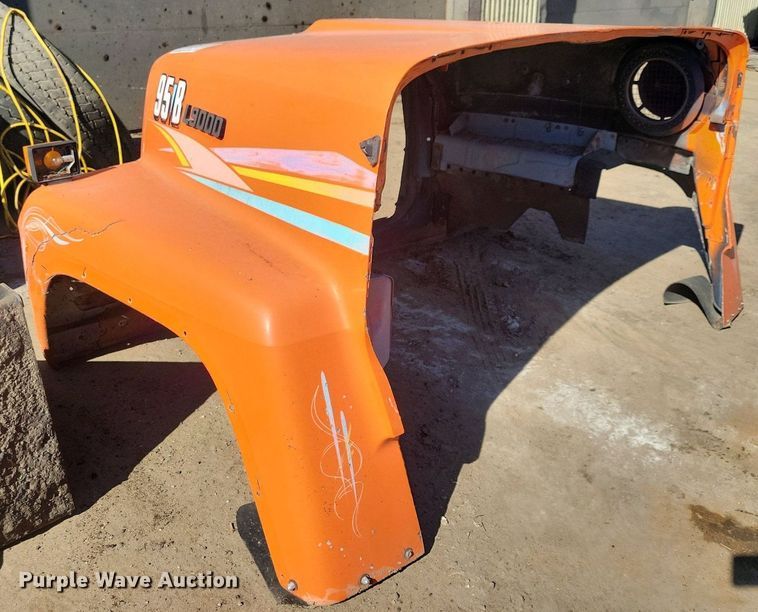 image for item DO3249 Ford  L9000 hood