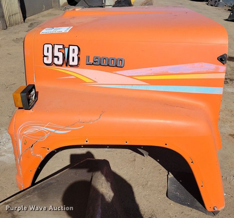 image for item DO3249 Ford  L9000 hood