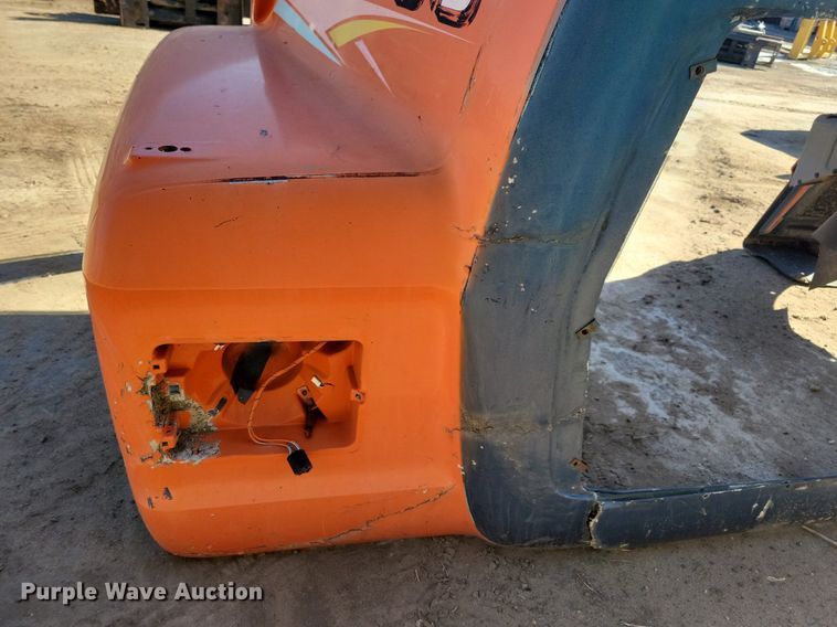 image for item DO3249 Ford  L9000 hood