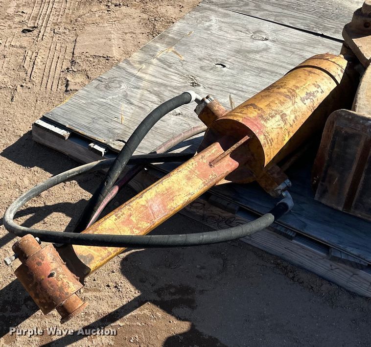 image for item DO3258 SEC concrete crusher