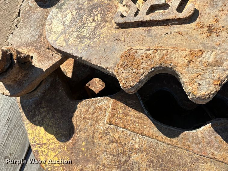 image for item DO3258 SEC concrete crusher