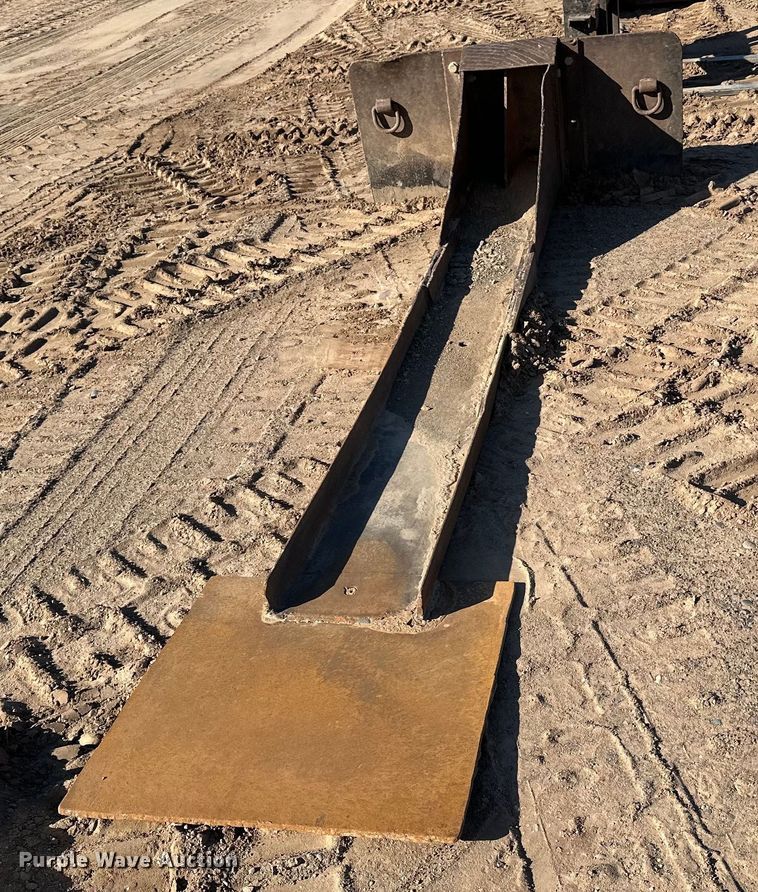image for item DO3261 Skid steer spoon scraper