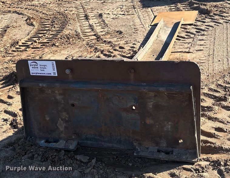 image for item DO3261 Skid steer spoon scraper