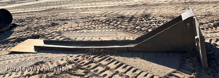 image for item DO3261 Skid steer spoon scraper