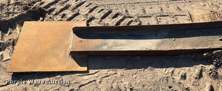 image for item DO3261 Skid steer spoon scraper