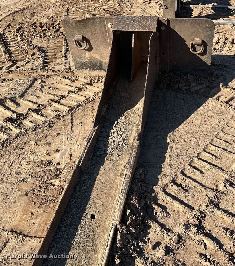 image for item DO3261 Skid steer spoon scraper