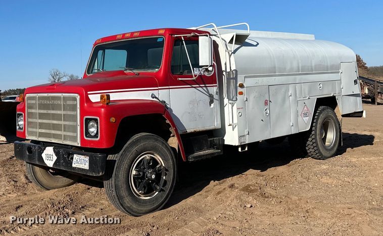 image for item DO3263 1979 International  1854 fuel truck