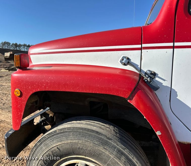 image for item DO3263 1979 International  1854 fuel truck