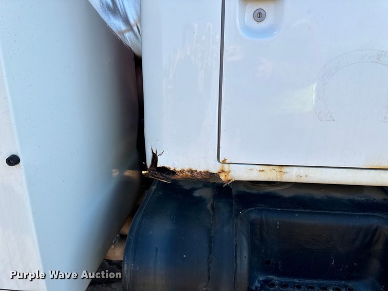 image for item DO3263 1979 International  1854 fuel truck