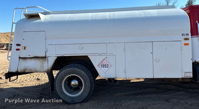 image for item DO3263 1979 International  1854 fuel truck