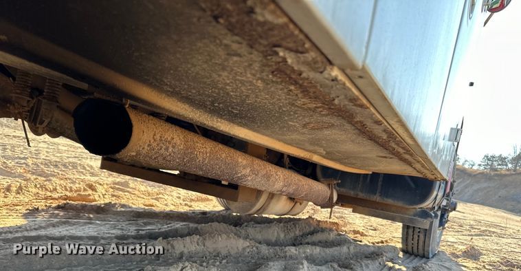 image for item DO3263 1979 International  1854 fuel truck