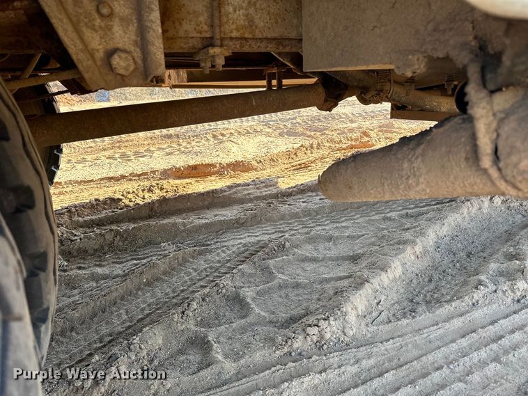 image for item DO3263 1979 International  1854 fuel truck