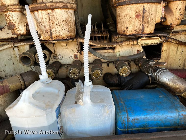 image for item DO3263 1979 International  1854 fuel truck