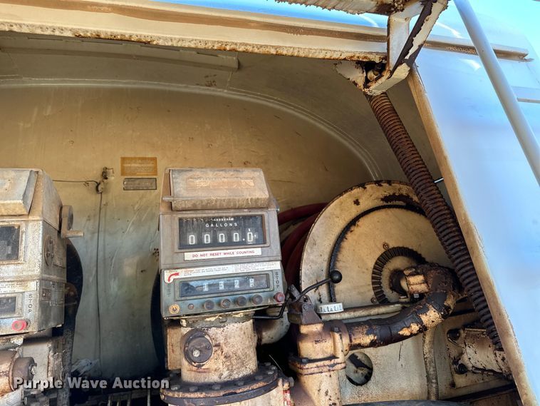 image for item DO3263 1979 International  1854 fuel truck