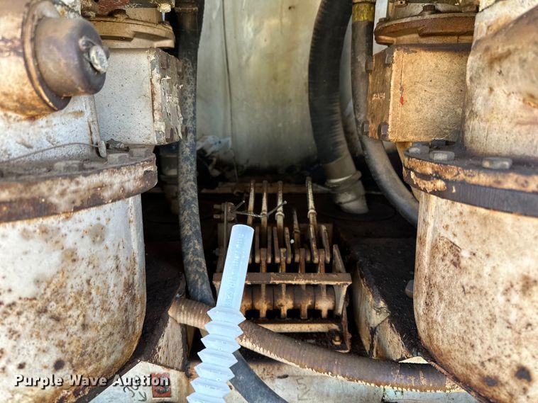 image for item DO3263 1979 International  1854 fuel truck