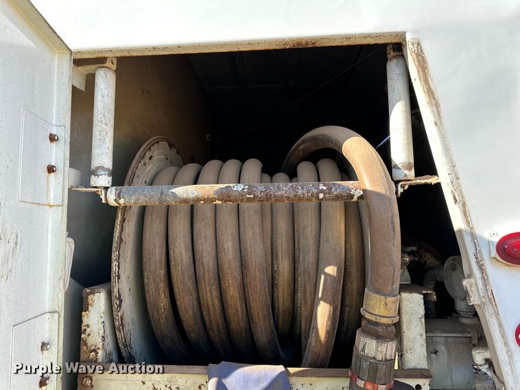 image for item DO3263 1979 International  1854 fuel truck