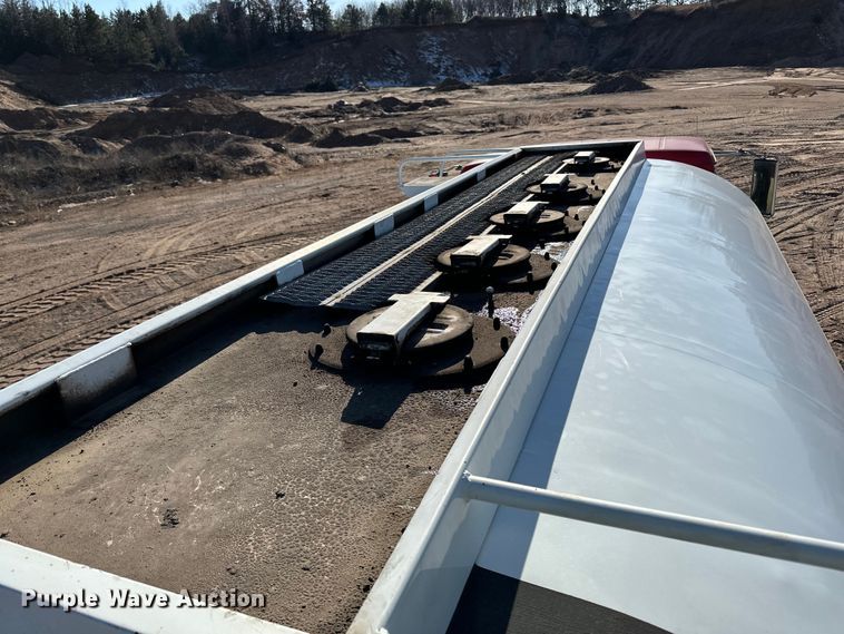 image for item DO3263 1979 International  1854 fuel truck