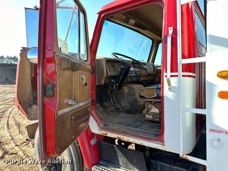 image for item DO3263 1979 International  1854 fuel truck