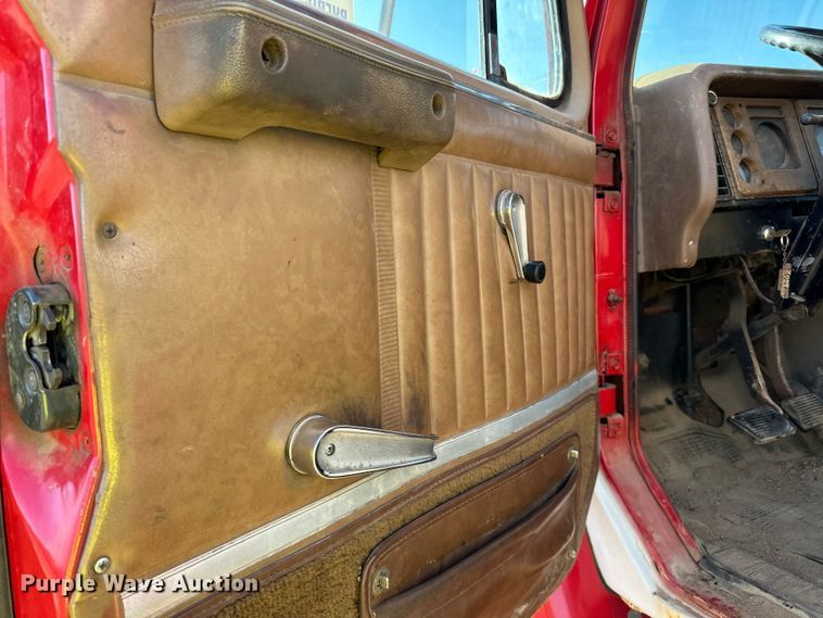 image for item DO3263 1979 International  1854 fuel truck